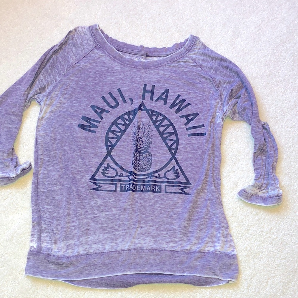 ❤️Maui, Hawaii 3/4 length distressed shirt. Size Small